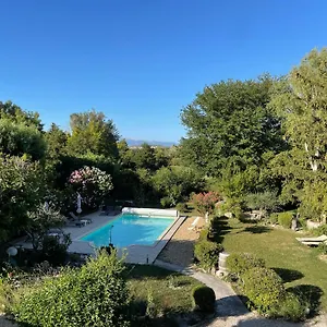 https://la-petite-rive-les-oliviers.fr-provencehotel.com